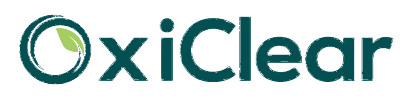 Official OxiClear horizontal logo with balanced circular leaf emblem
